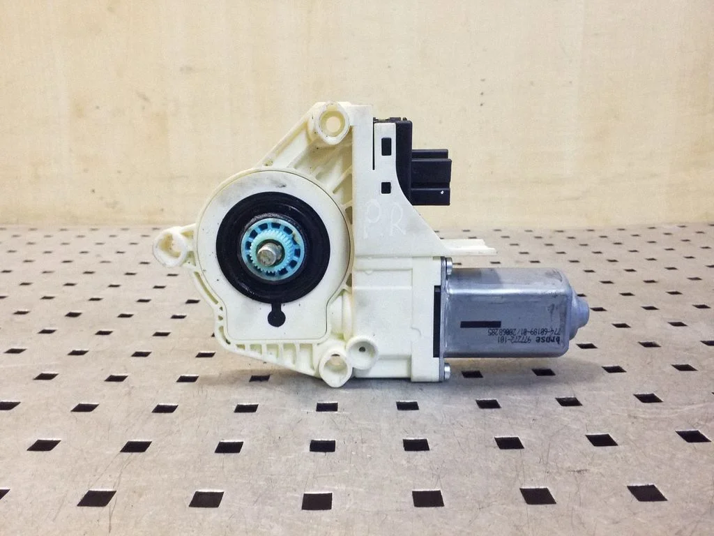 Front door window regulator motor 4L0959802B