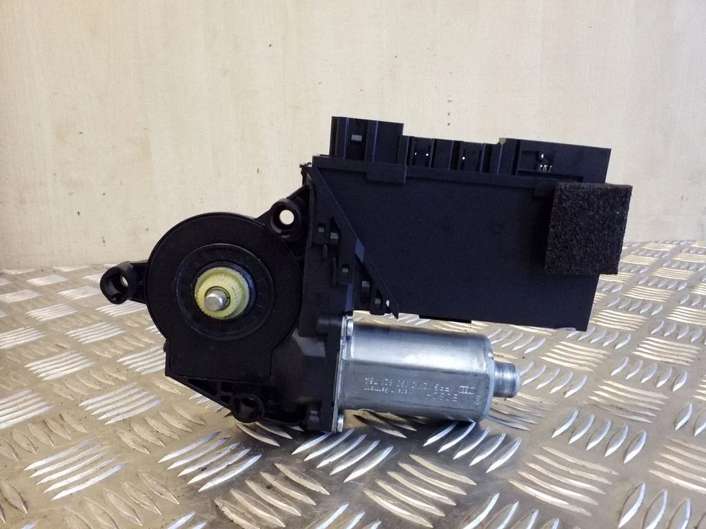 Front door window regulator motor 7L0959792D