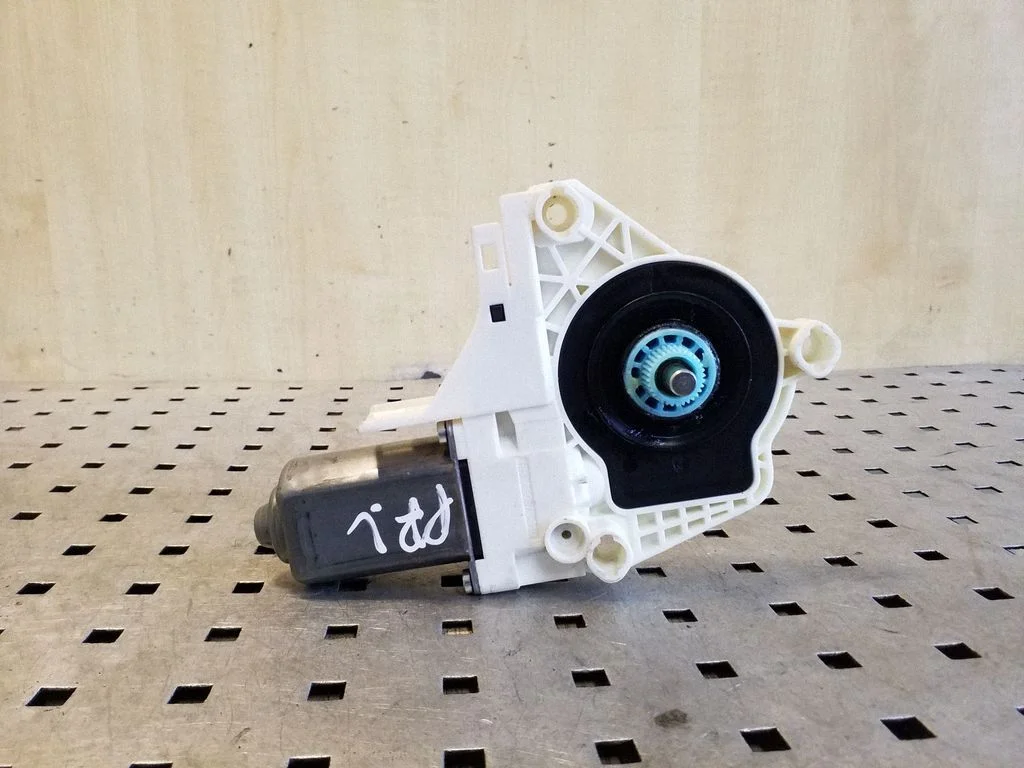 Front door window regulator motor 8K0959801B – Audi A8 S8 D4 4H (2010-2016)