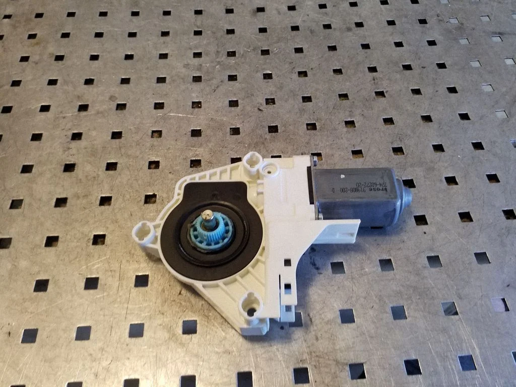 Front door window regulator motor 8K0959801B