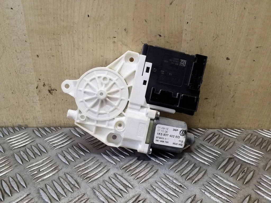 Priekšējā loga pacēlāja motoriņš 1K5837402BD