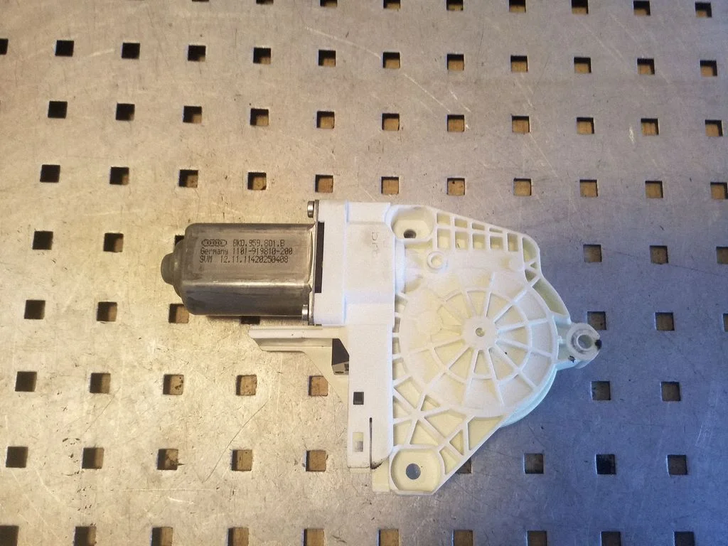 Front door window regulator motor 8K0959801B