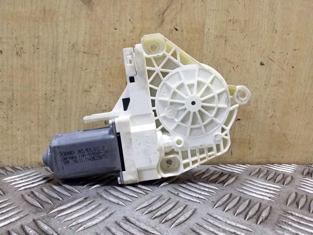 Front door window regulator motor 8K0959802B