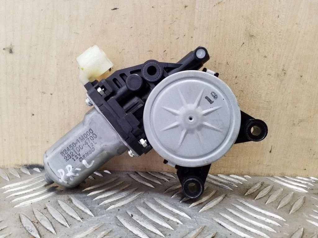 Front door window regulator motor 824501M000