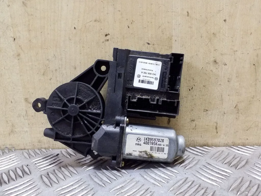 Front door window regulator motor 1K0959702B