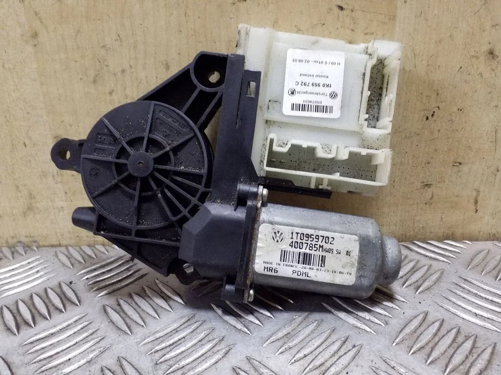 Front door window regulator motor – Volkswagen Touran I (2003-2010)
