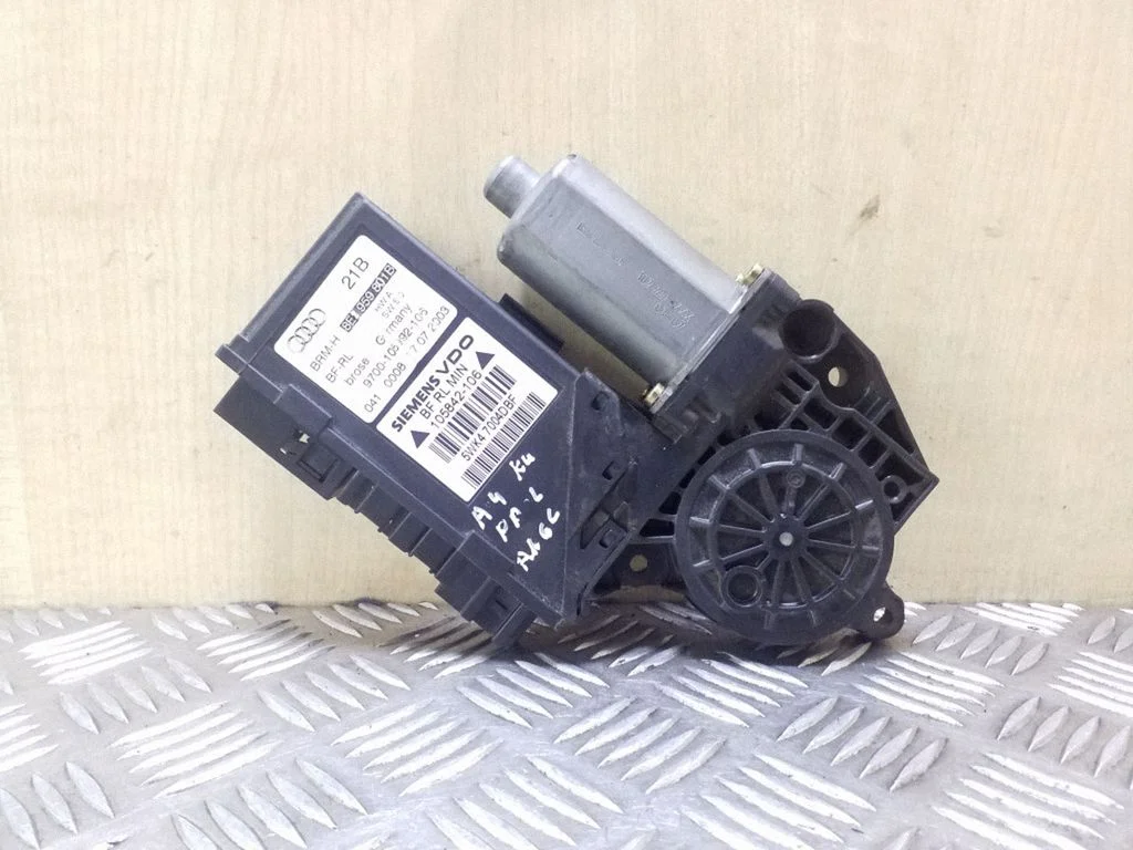 Front door window regulator motor 8E2959801B