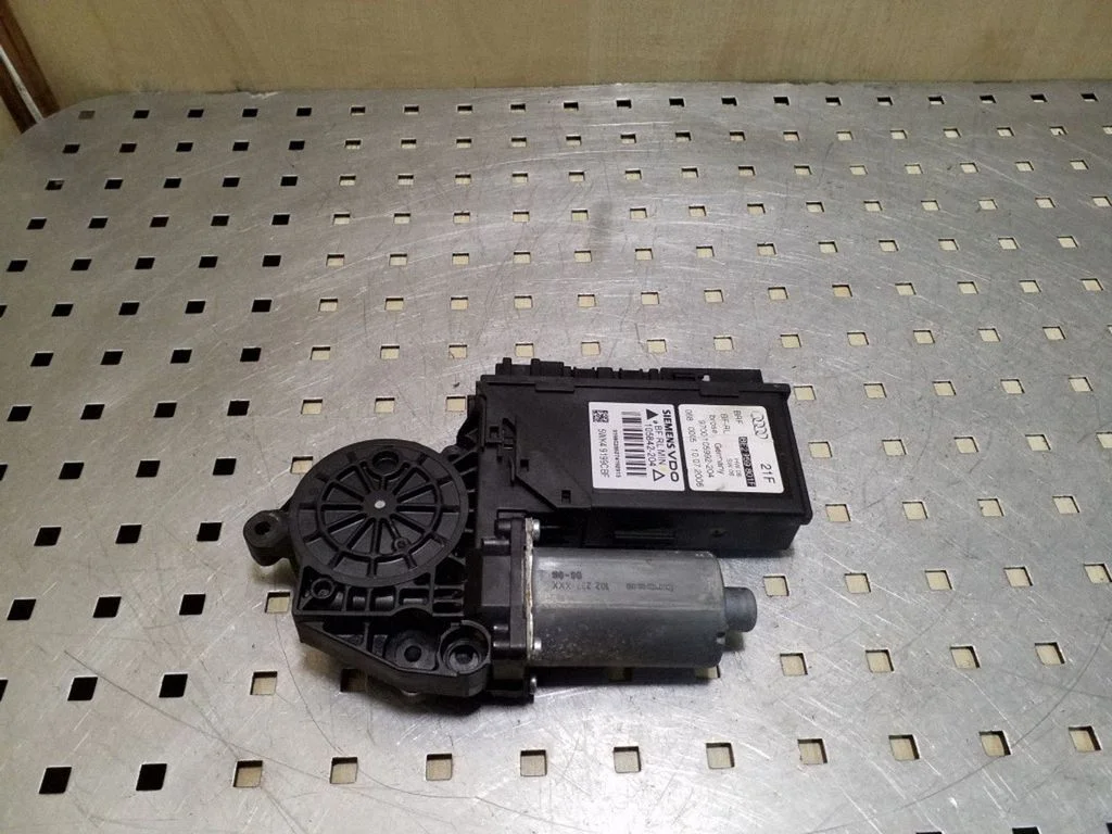 Front door window regulator motor 8E2959801F