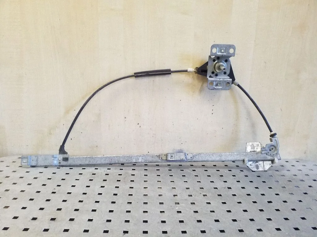 Mechaninis priekinio lango pakėlimo mechanizmas