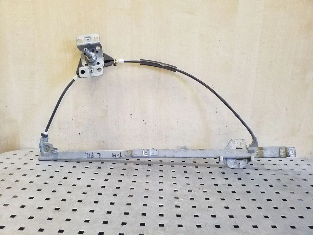 Mechaninis priekinio lango pakėlimo mechanizmas