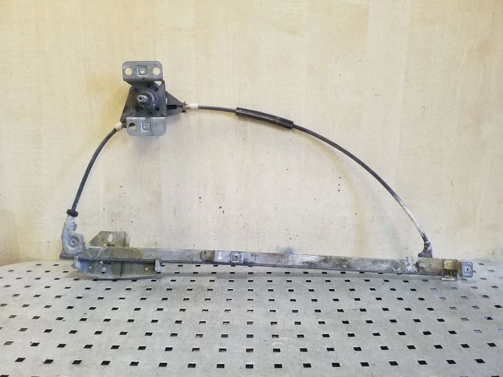 Mechaninis priekinio lango pakėlimo mechanizmas