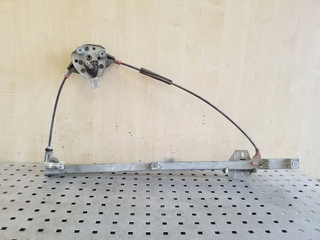Mechaninis priekinio lango pakėlimo mechanizmas