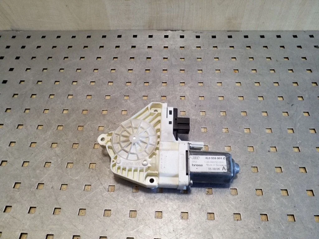 Front door window regulator motor 4L0959801B