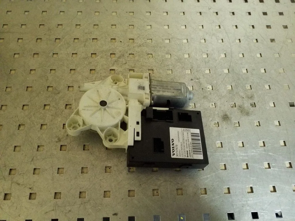 Priekšējā loga pacēlāja motoriņš 30737679