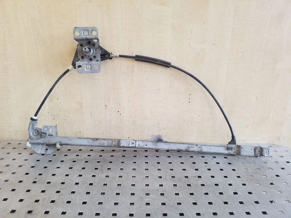 Mechaninis priekinio lango pakėlimo mechanizmas
