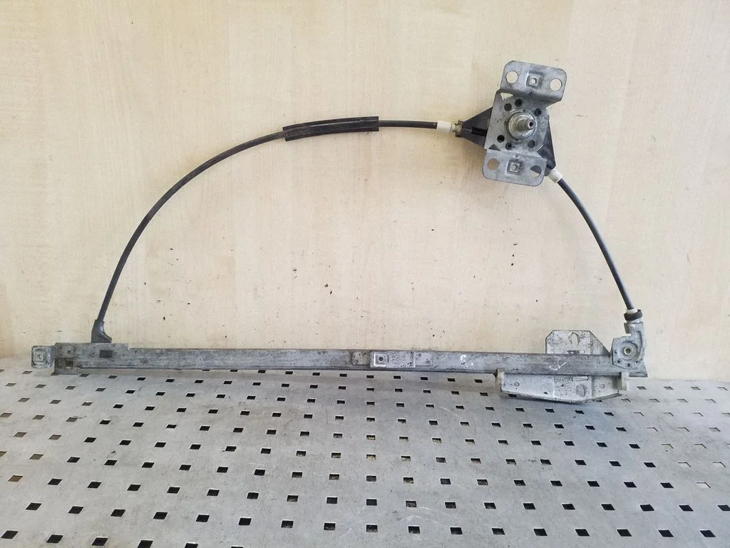 Mechaninis priekinio lango pakėlimo mechanizmas