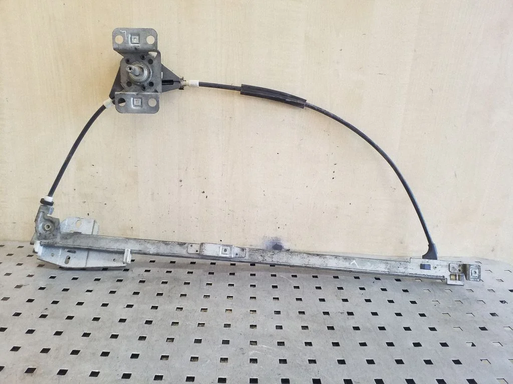 Mechaninis priekinio lango pakėlimo mechanizmas