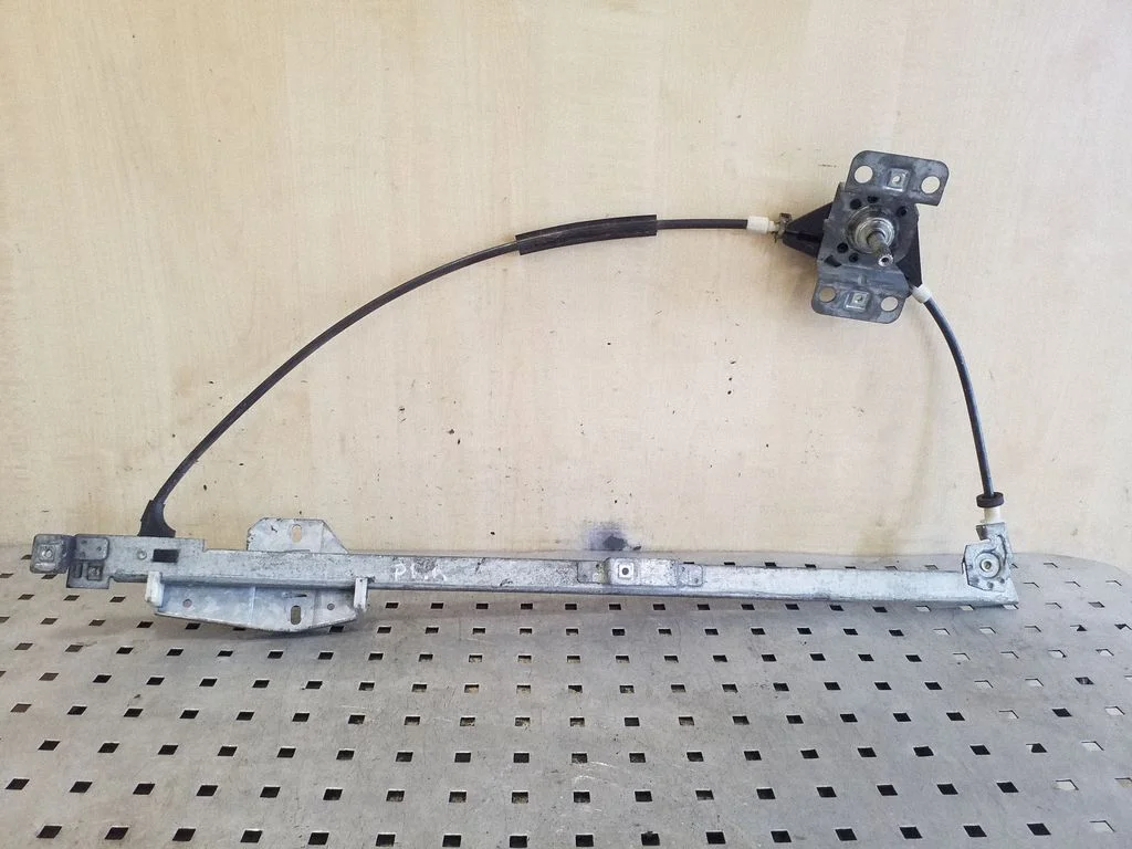 Mechaninis priekinio lango pakėlimo mechanizmas