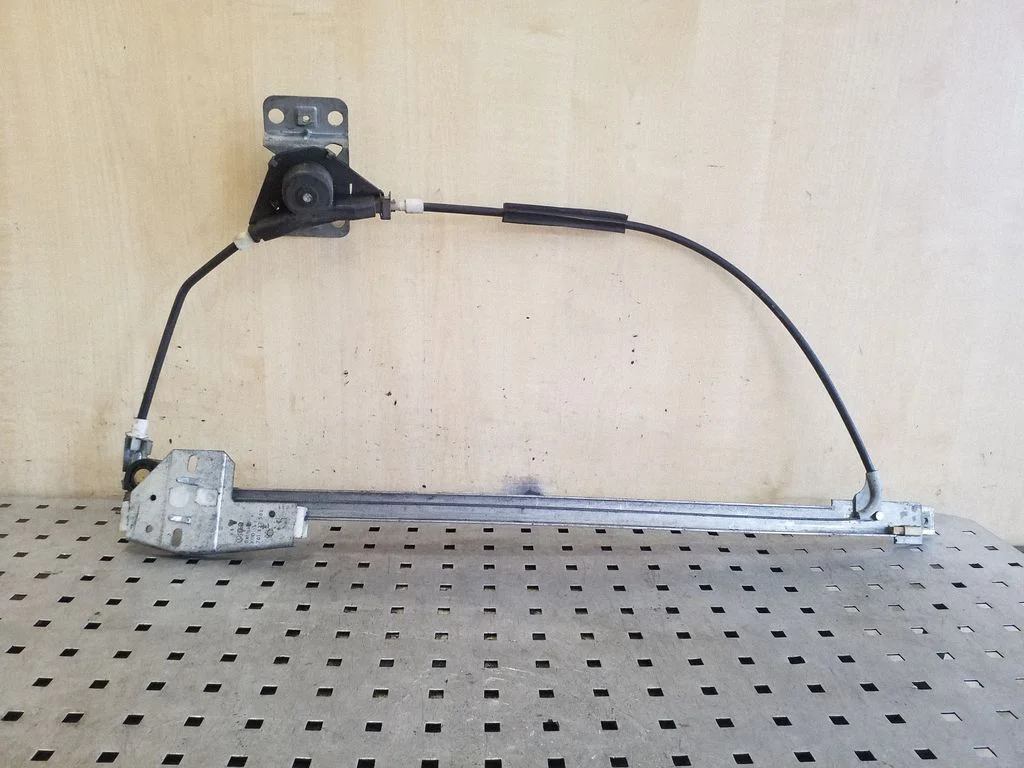 Mechaninis priekinio lango pakėlimo mechanizmas