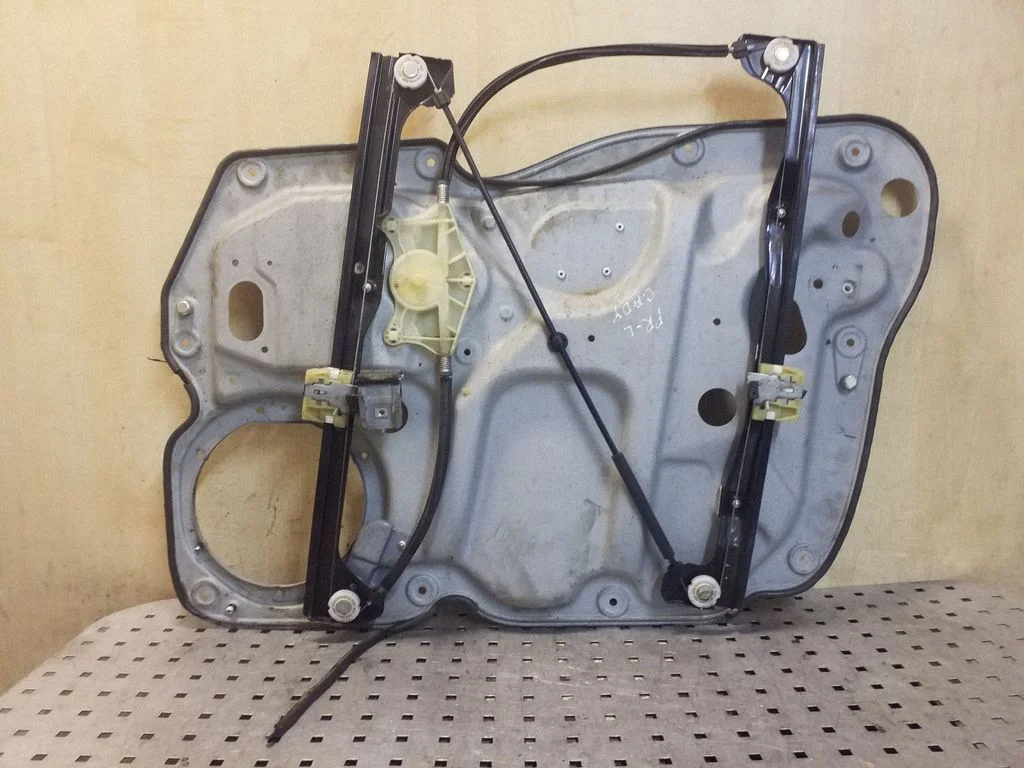 Mechaninis priekinio lango pakėlimo mechanizmas