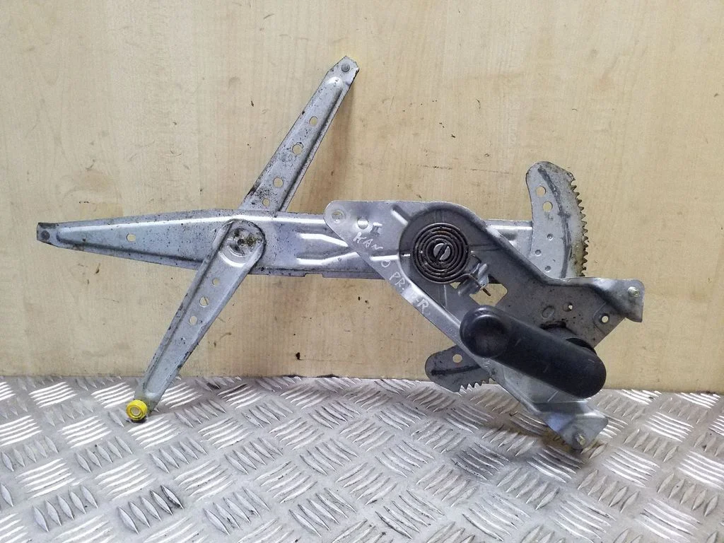 Mechaninis priekinio lango pakėlimo mechanizmas
