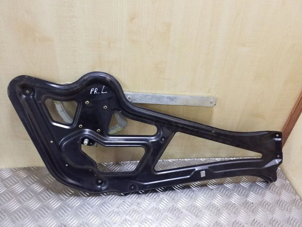 Mechaninis priekinio lango pakėlimo mechanizmas