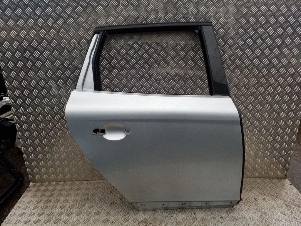 Rear door – right