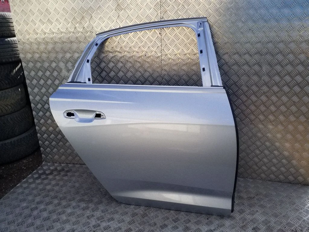 Rear door – right