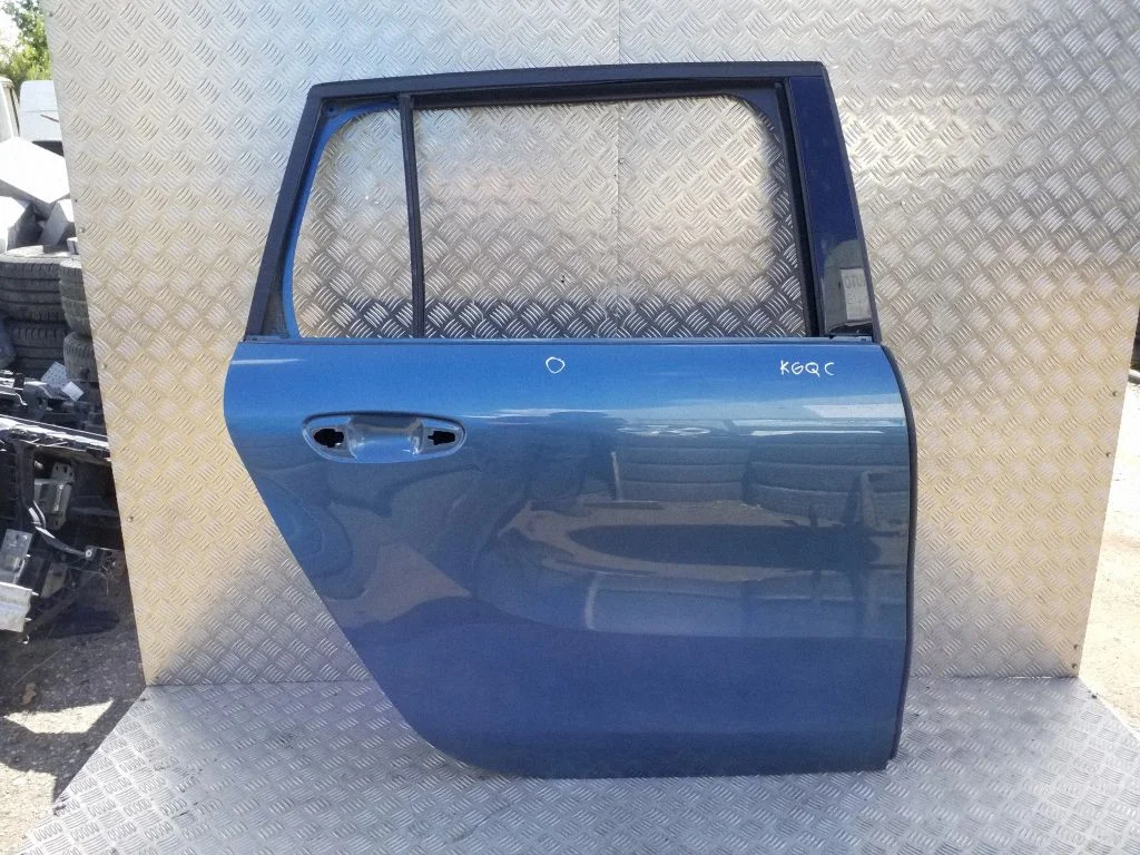Rear door – right