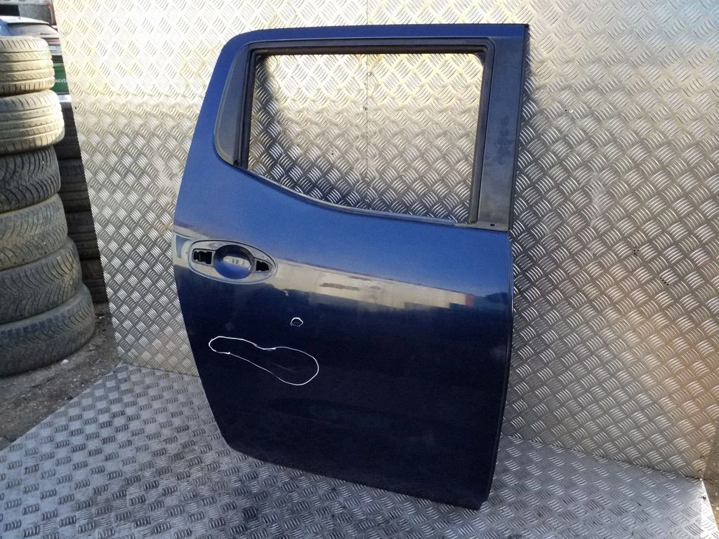 Rear door – right
