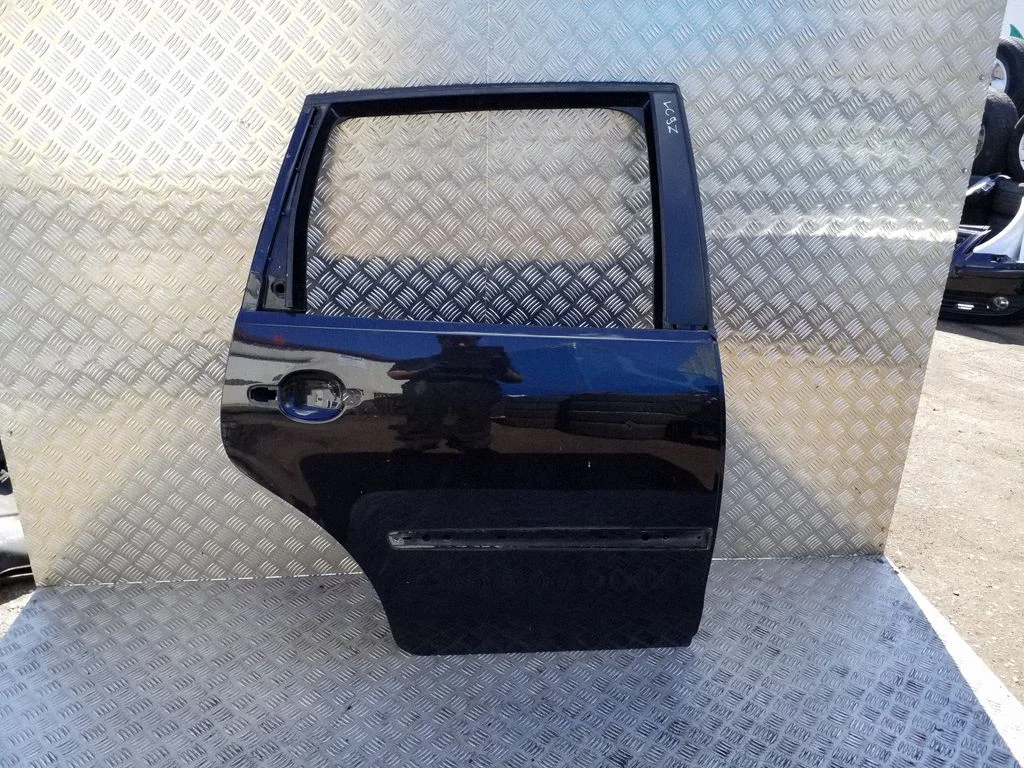 Rear door – right