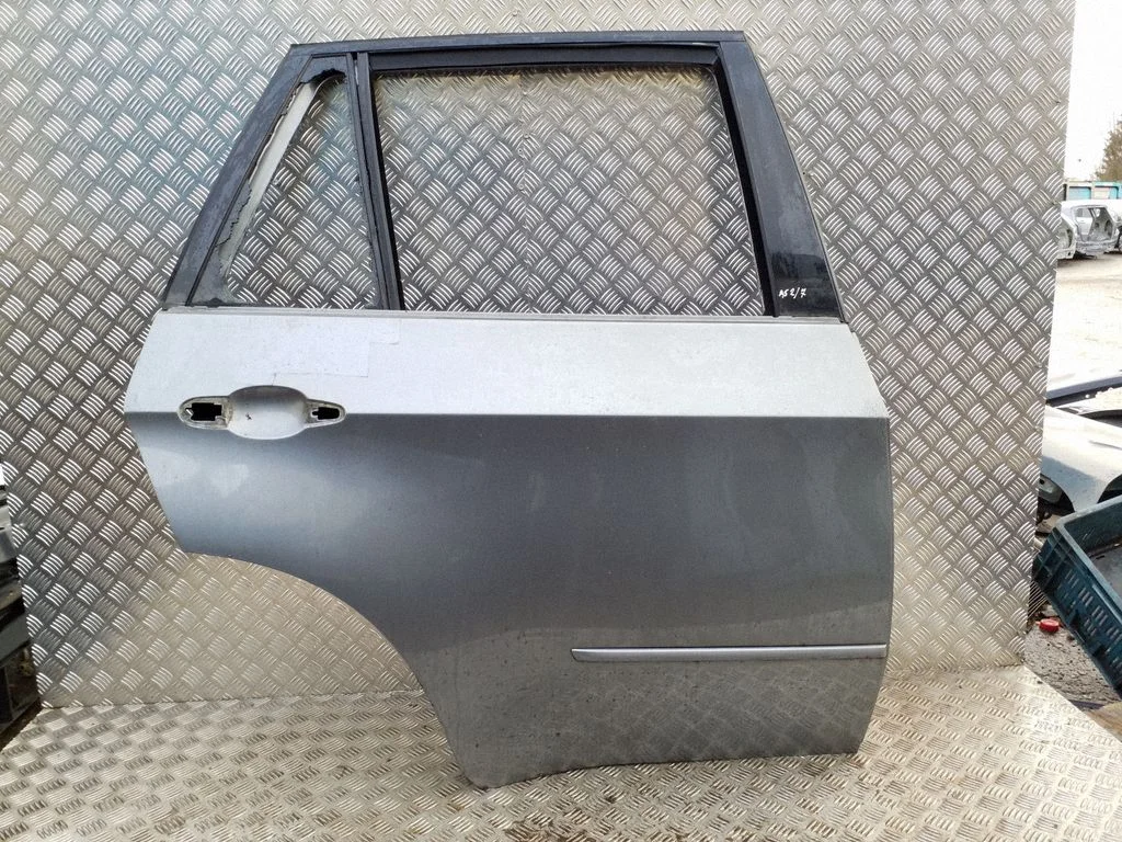 Rear door – right