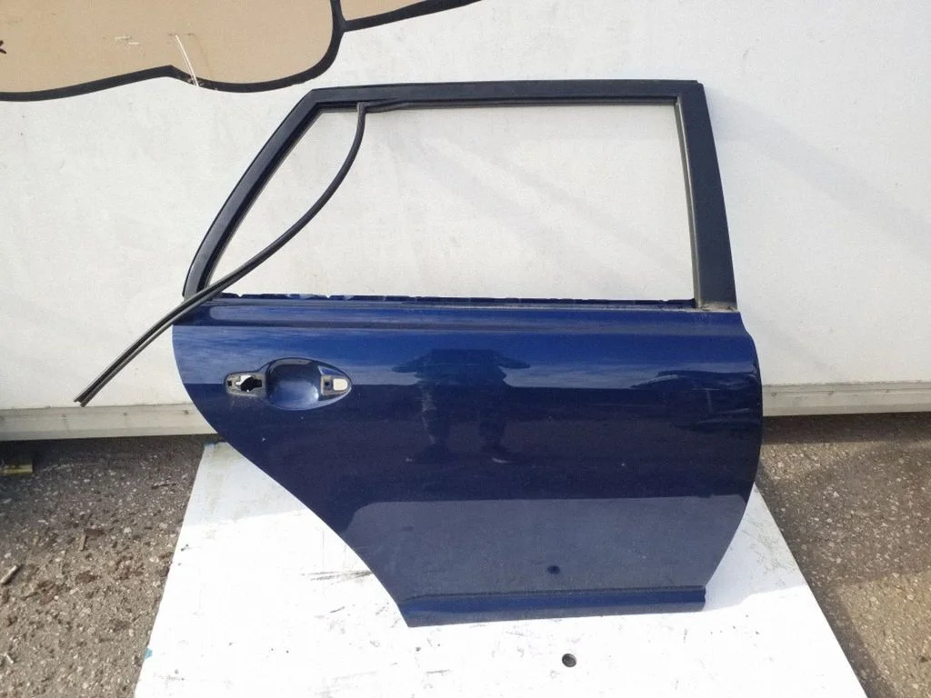 Rear door – right