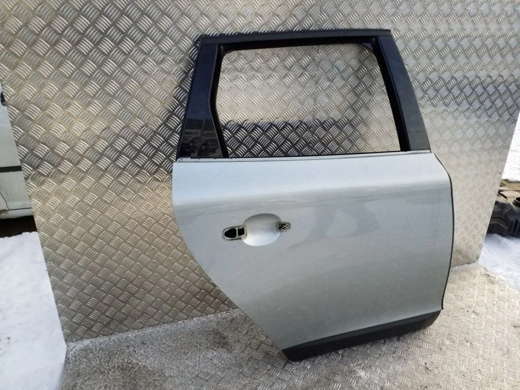 Rear door – right