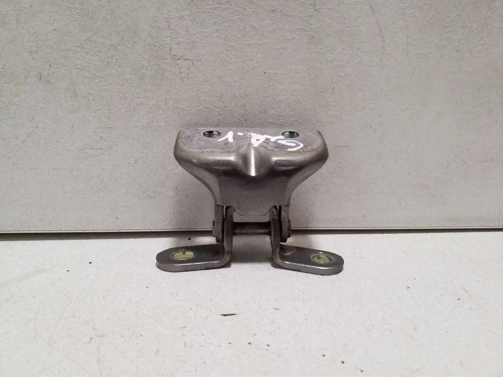 Aizmugurējā augšējā eņģe – labā