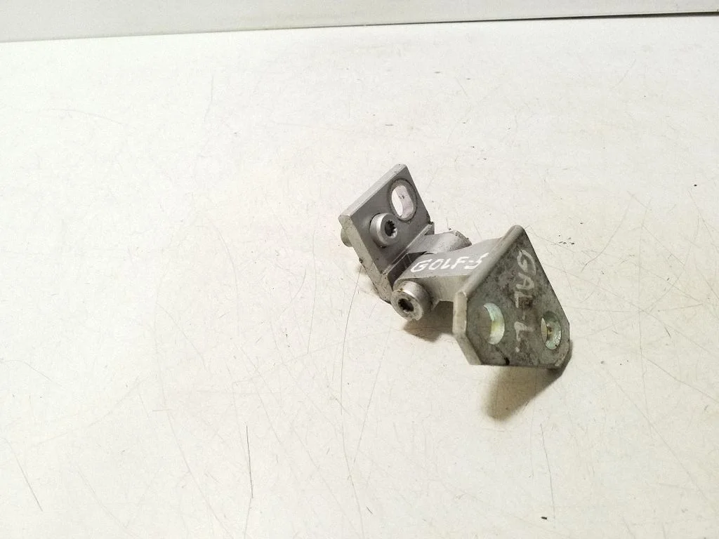 Tagaukse ülemine hing 1K4833401C