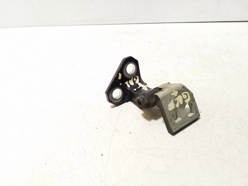 Rear door upper hinge – Volkswagen Golf Plus (2005-2013)