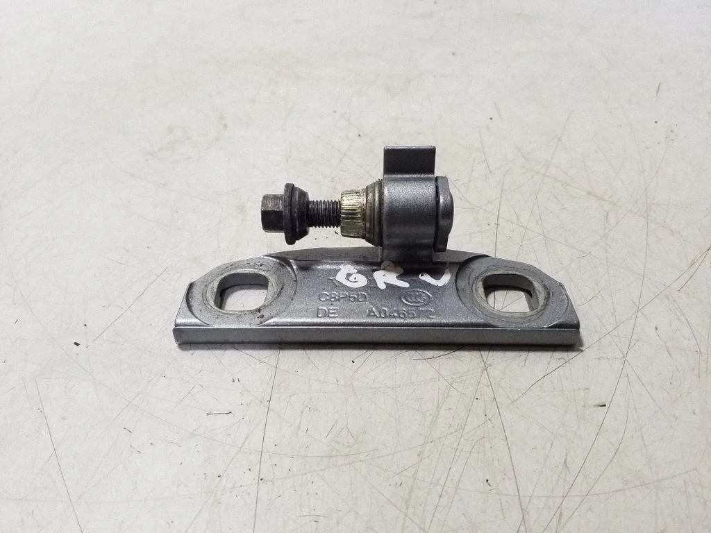 Rear door upper hinge A046572