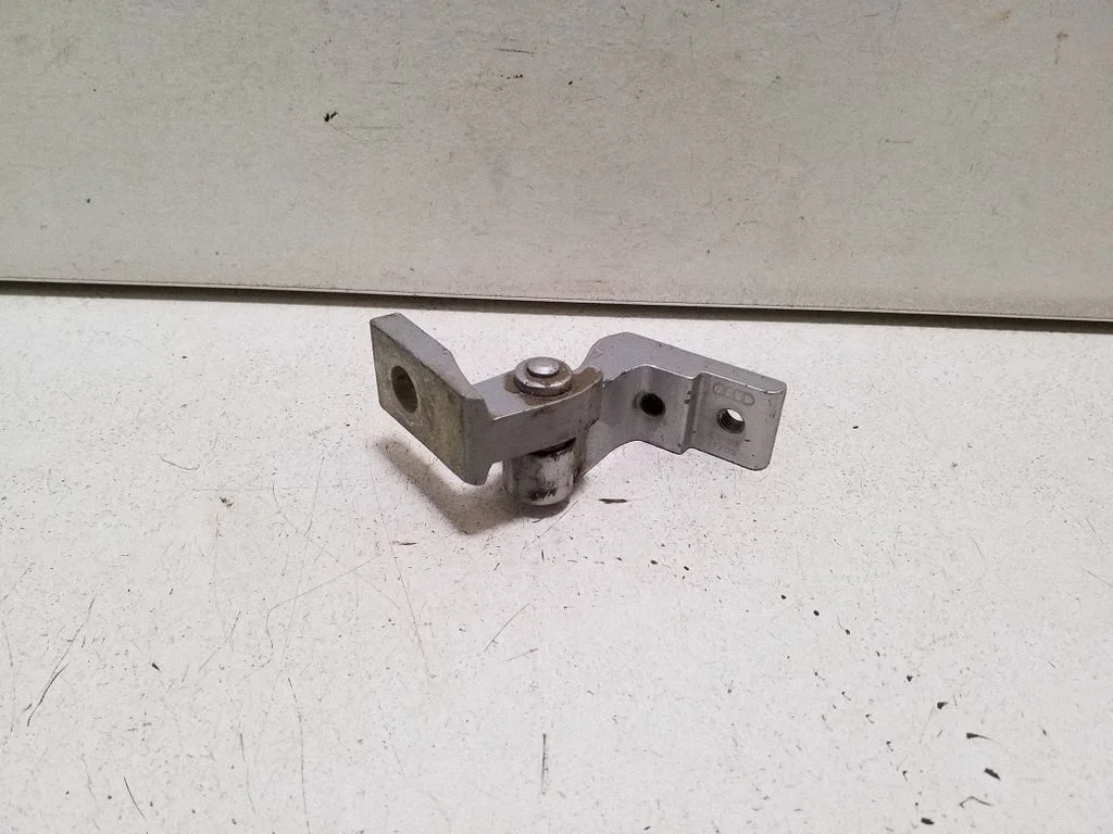 Rear door upper hinge – right
