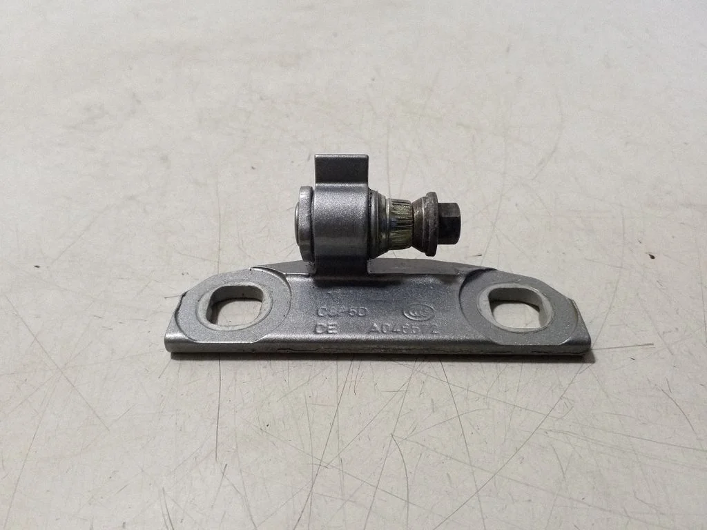 Rear door upper hinge A046572