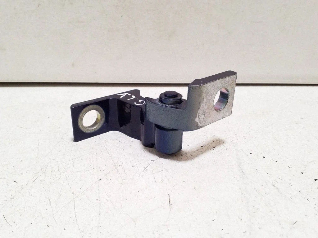 Rear door upper hinge 5H0833401A
