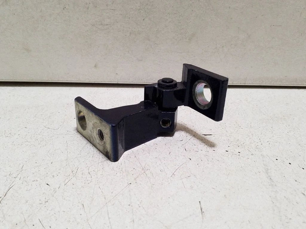 Rear door upper hinge 5H0833402A