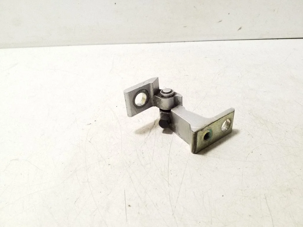 Rear door upper hinge 8X0831403E
