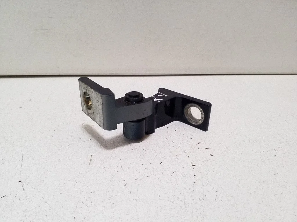 Rear door upper hinge – Porsche Cayenne (92A) (2010-2017)