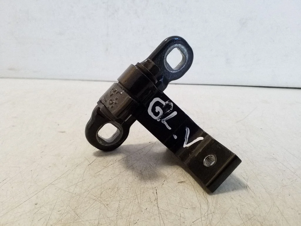 Rear door upper hinge 31424455
