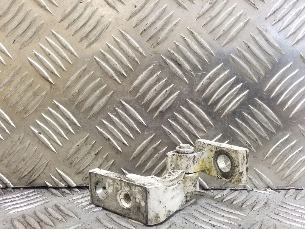 Rear door upper hinge – right