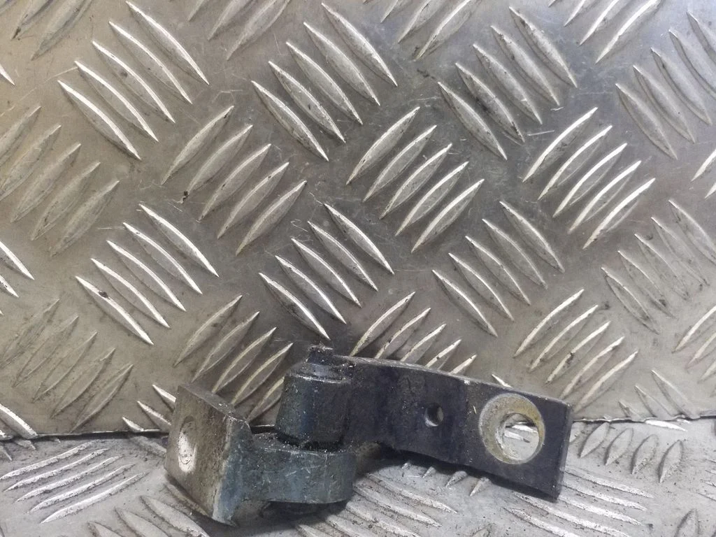 Rear door upper hinge – left