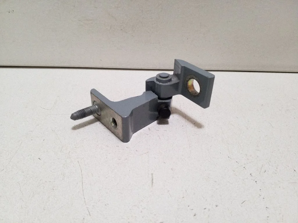 Tagaukse ülemine hing 8W0831404A