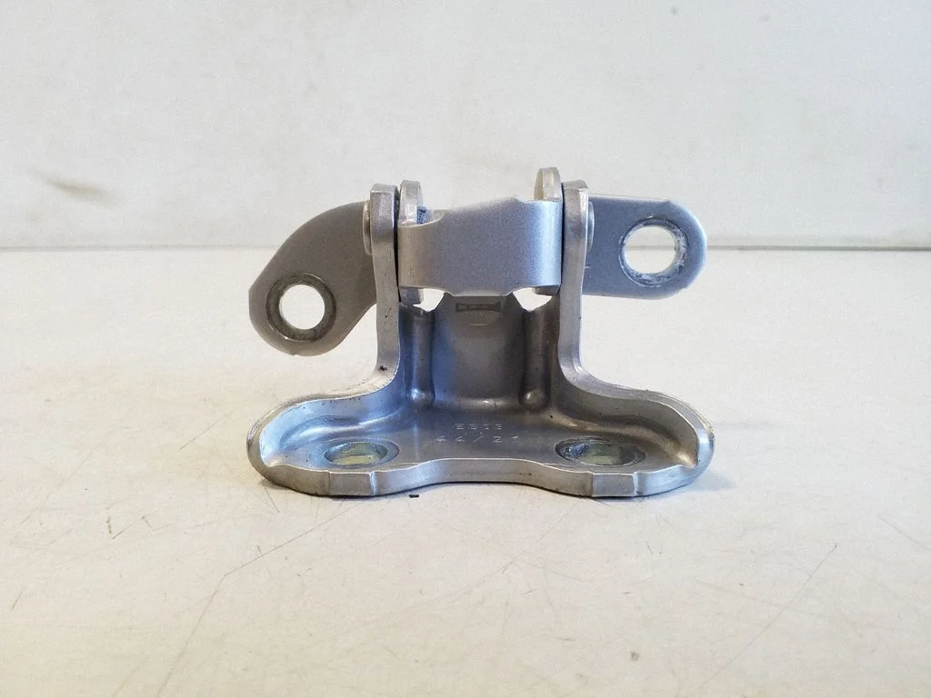 Tagaukse ülemine hing – Toyota Corolla E210 E21 (2018-)