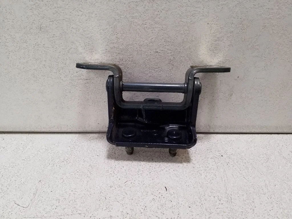 Rear door upper hinge – right